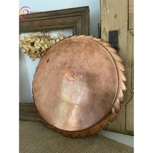 Bandeja de servicio martillada de forma redonda de cobre de lujo y moderna Chapado brillante para alimentos Suministros de utensilios de cocina de mesa Hecho EN LA India - Product Image 6