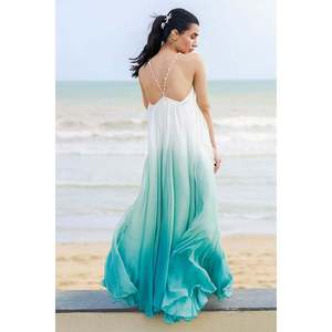 ชุดคลุมโอเวอร์ไซส์ทรงเอไลน์แบบไร้สายรัดไหล่ คอแบบฮอลเตอร์ สีไล่เฉด - Product Image 4