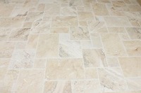Pavé en travertin crème miel naturel 2025, pierres brossées, moderne, haute qualité, installation facile, pour décoration extérieure de villa
