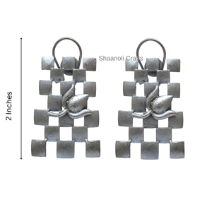 Pendientes hermosos de diseñador, pendientes de diseñador con patrón de bloque, joyería de latón chapada en plata para mujer, para uso en fiesta de boda - Product Image 4