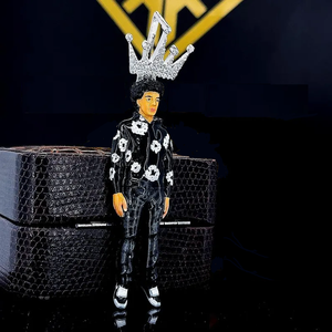 Iced Out Crown Figure Pendant para hombres Traje blanco y negro Moissanite Hip Hop 3D Personaje Collar Joyería - Product Image 2