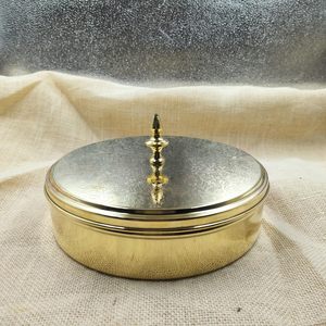 กล่องเครื่องเทศออกแบบสวยงามทำด้วยมือทำจากทองเหลืองพร้อมสัมผัสสีทอง - Product Image 2