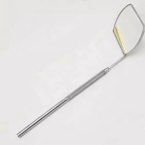 Elegante espejo de mano para belleza que ofrece una reflexión clara para retoques de maquillaje en cualquier lugar y en cualquier momento con un agarre ergonómico y cómodo. - Product Image 3