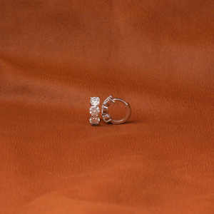 Boucles d'oreilles de luxe personnalisées en plaqué or massif 18KT avec diamants de laboratoire à taille ronde-Nouveau cadeau certifié IGI de style classique à la mode pour les femmes - Product Image 2