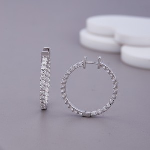 ต่างหูเพชรทรงกลมแบบฝังในตัว ได้รับการรับรองจาก IGI ทำจากเงินแท้ 925 - Product Image 3