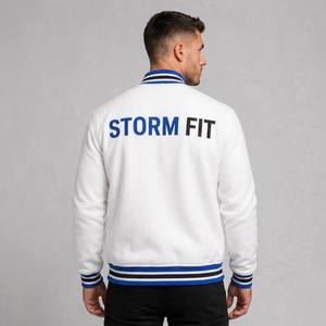 Veste varsity blanche pour homme Storm Fit, style preppy, logo brodé, bordure bleue, coupe classique, col rabattu, vêtement d'automne - Product Image 2