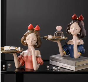 Statua di Ragazza con Palloncini Volanti, Scultura Realistica in Resina Dipinta a Mano, Tema Amore per Decorazione Casa - Product Image 2