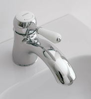 Robinet de lavabo élégant en laiton italien à trou unique, modèles haut de gamme, avec cartouche de qualité supérieure et finition brossée
