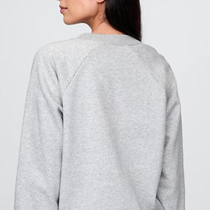 เสื้อสเวตเชิ้ตผู้หญิงสีพื้น ทรงโอเวอร์ไซส์ แขนยาว สำหรับฤดูหนาว คอกลม ปี 2026 รับทำโลโก้ตามสั่ง สำหรับผู้ซื้อขายส่ง ทนทาน - Product Image 5