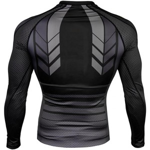 Top Trending Rash Guards para hombres de manga completa con logotipo personalizado Ropa de gimnasio Camisas de compresión transpirables a precios muy baratos - Product Image 3