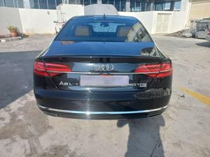 Audi A8 50 TFSI 4.5L V6 d'occasion automatique à traction intégrale avec sièges en cuir, intérieur foncé, essence, toit ouvrant panoramique, caméra de recul 360° - Product Image 4