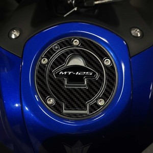 Adesivo Protettivo 3D per Tappo Serbatoio, Compatibile con Yamaha MT-125 Modelli 2020-2025 - Product Image 1