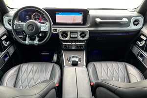 Véhicule d'occasion 2024-2025 – Break tout-terrain ultra-luxe à carrosserie large, V8 haute performance, 4x4, avec pack de style exclusif, automatique, 4 places - Product Image 4