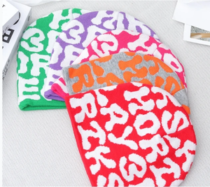 Bonnet tricoté unisexe élégant avec logo en jacquard Bonnet de bonne qualité pour les sports de plein air Casquette d'hiver sans manchette avec logo personnalisé Tissu commun - Product Image 3