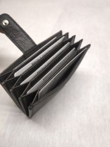 Mini accordéon affaires plusieurs cartes de débit de crédit licence ID titulaire bouton moraillon fermer personnalisé hommes portefeuille en cuir RFID voyage Bus - Product Image 3