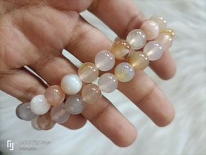 กำไลข้อมือแกะสลักลายดอกไม้จากหินอาเกตธรรมชาติ คุณภาพสูง ขนาด 8 มม. ยี่ห้อ Rais Agate ใช้สำหรับบำบัดพลังงานได้ - Product Image 3