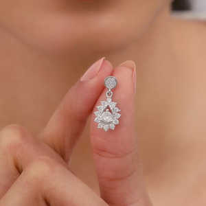 Boucles d'oreilles pendantes en zircon argenté-Accessoire scintillant à la mode - Product Image 1