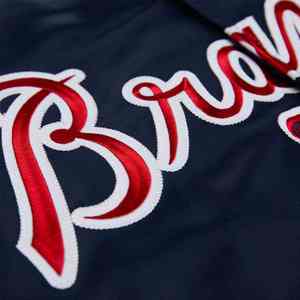 แจ็คเก็ตผ้าซาตินปักลายสีน้ำเงินเข้มสำหรับผู้ชายผู้หญิงแจ็คเก็ตบอมเบอร์เสื้อเบสบอลผ้าซาติน - Product Image 4