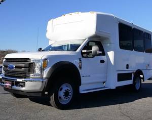 Excelente Ford F-450 Super Duty 2018 Blanco con Llantas de Aleación R20 Izquierdas, BiDiésel, Asientos de Tela, Sistema de Navegación, Arranque Remoto y Techo Solar - Product Image 1