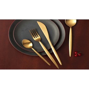 Qualité garantie Fourchette occidentale élégante Cuillère Couverts Design fabuleux Long manche pointu Ensemble de couverts en acier plaqué or - Product Image 5
