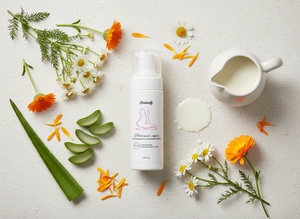 Nettoyant moussant intime pour femme 150 ml – Camomille, Calendula, Aloe Vera, Sérum au lait, Sans savon - Product Image 3