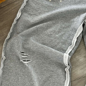 2025 nueva llegada de algodón pesado pantalones de chándal en blanco de gran tamaño para hombres pantalones de chándal holgados con dobladillo crudo lavado desgastado personalizado - Product Image 3