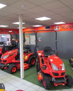 Tracteur tondeuse autoportée Kubota T2090 haute performance, machine de coupe de jardin durable, diesel. - Product Image 3