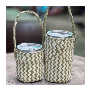 Soporte de copa de bambú con acabado natural adecuado para decoración rústica o moderna del hogar - Product Image 1