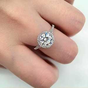 แหวนหมั้นทองคำแท้ 14K ดีไซน์โรแมนติกสำหรับผู้หญิง ประดับเพชรแล็บโกรว์แบบ Halo Setting เหมาะสำหรับงานแต่งงาน งานครบรอบ หรือเป็นของขวัญเครื่องประดับชั้นดี - Product Image 2