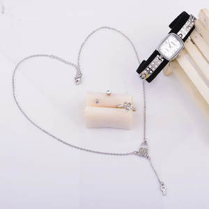 นาฬิกาควอตซ์หรูหราสำหรับผู้หญิงรุ่นใหม่ปี 2020 ชุดของขวัญพร้อมสายสแตนเลส ตัวเรือนทรงสี่เหลี่ยม หนา 5 มม. ของขวัญแต่งงาน ลายการ์ตูน แบบอนาล็อก - Product Image 4