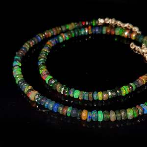 Collar de cuentas facetadas de ópalo negro con cadena chapada en oro, joyería de moda religiosa para bodas con granate, diamante y ónix. - Product Image 2