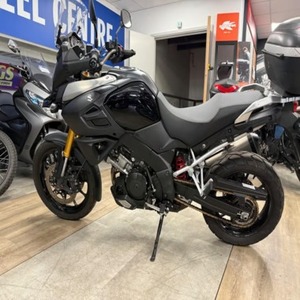 Moto d'aventure V-Strom 1000 d'occasion, 600-1000 cm³, vitesse maximale supérieure à 80 km/h, noir/gris, motos sportives à vendre - Product Image 1