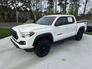 Toyota Tacoma 2WD SR5 d'occasion propre 2023 - Product Image 2