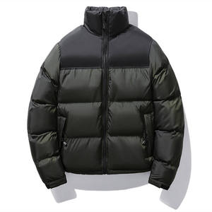 Chaqueta acolchada recortada de moda con logotipo personalizado para hombre, abrigo de invierno con cuello levantado y patrón de letras - Product Image 3