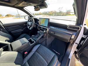 Toyota Tacoma TRD Off-Road Double Cab 4x4 Turbo 4 cylindres, propre et robuste, 2025, avec pack premium TRD Off-Road - Product Image 5