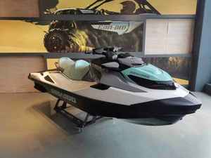 Modelo G T X 170 J e t S k i - 2025 de alto rendimiento para entusiastas de los deportes acuáticos - Product Image 3