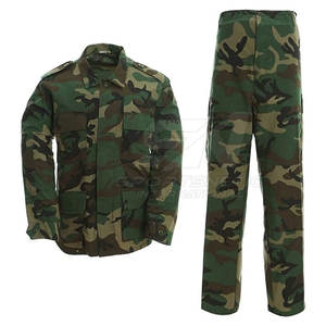 Combinaisons tactiques robustes avec fermeture éclair intégrale, multiples options de rangement, vestes et pantalons - Product Image 1