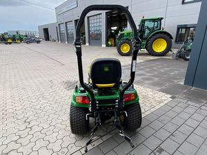 Nuevo Cortacésped Industrial John Deere X940 de Gasolina de 2 Tiempos y 224cc con Caja Recolectora y Mantenimiento Completo Disponible - Product Image 6