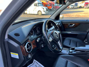 Mercedes-Benz GLK 350 4MATIC 2013 disponible à la vente avec faible kilométrage / Moteur essence / Véhicule d'occasion en excellent état et sans accident - Product Image 6