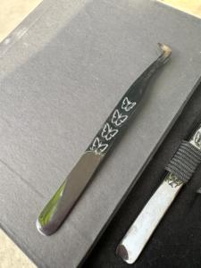 Pinzas de extensión de pestañas con diseño de mariposa de acero inoxidable de la mejor calidad, punta de fibra, juego de 5 uds. Recubierto de plasma negro embalado en caja - Product Image 5