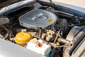 Mercedes-Benz 380SL d'occasion de 1984, sans réserve, moteur V8, toit rigide d'origine inclus, non modifiée - Product Image 6