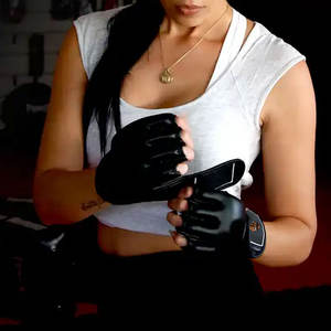 Guantes de MMA de Cuero Listos para la Competencia, para Entrenamiento Profesional, con Diseño Ergonómico Ligero y Máxima Comodidad - Product Image 6