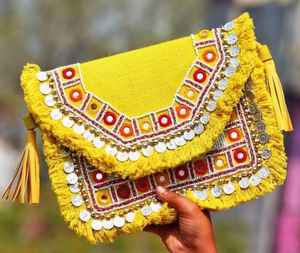 Pochette bohème exquise faite à la main avec glands décoratifs sac à main parfait pour les festivals de mariages et les occasions spéciales - Product Image 6