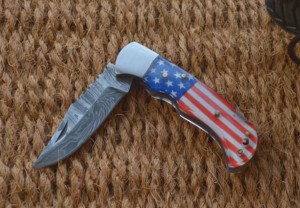 Couteau pliant de chasse en acier inoxydable fait main, motif drapeau américain patriotique, manche en bois, personnalisable OEM, qualité industrielle, livraison directe - Product Image 3