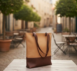 Bolso Tote Minimalista de Dos Tonos en Cuero Genuino con Cierre, Bolso de Hombro Grande Color Marrón Claro para Mujer con Bolsillos Interiores Resistentes al Agua - Product Image 5