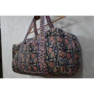 Sac de voyage en coton léger matelassé bohème imprimé à la main en Inde de luxe pour les voyages de week-end - Product Image 4