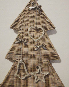 Ornement en rotin de Noël de style bohème fabriqué à partir de matériaux écologiques pour une décoration de vacances naturelle et durable - Product Image 4