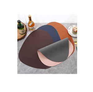 Tapis de plaque en cuir Petit sous-verre de forme ronde Sous-verre en cuir Imperméable et fait à la main brillant poli avec vente - Product Image 4