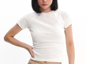 เสื้อยืดผู้หญิงสั่งทำโลโก้ขายส่ง ผ้าฝ้าย 100% เสื้อยืดผู้หญิงลายกราฟิก MOQ ต่ำ สำหรับผู้ซื้อจากบูติกในสหรัฐอเมริกา - Product Image 2