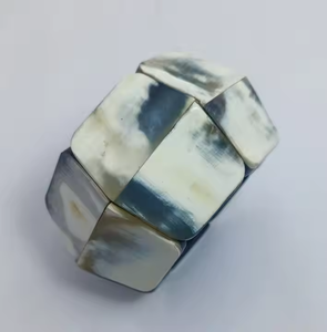 Brazalete Cuerno Brazaletes de cuerno hechos a mano Natural Elegante y único por Artesanías de media luna - Product Image 3